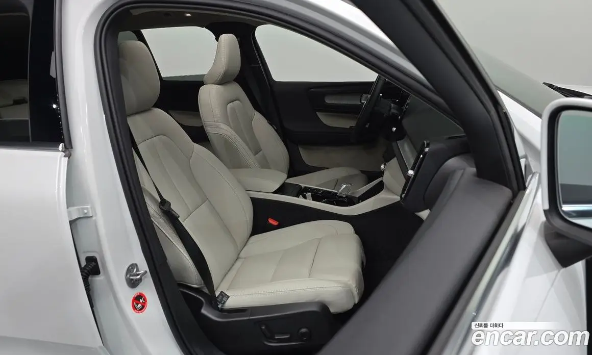 Volvo XC40 2024 2.0 автомат (гидро), фото 17 Volvo XC40 2024 2.0 автомат (гидро), фото 17