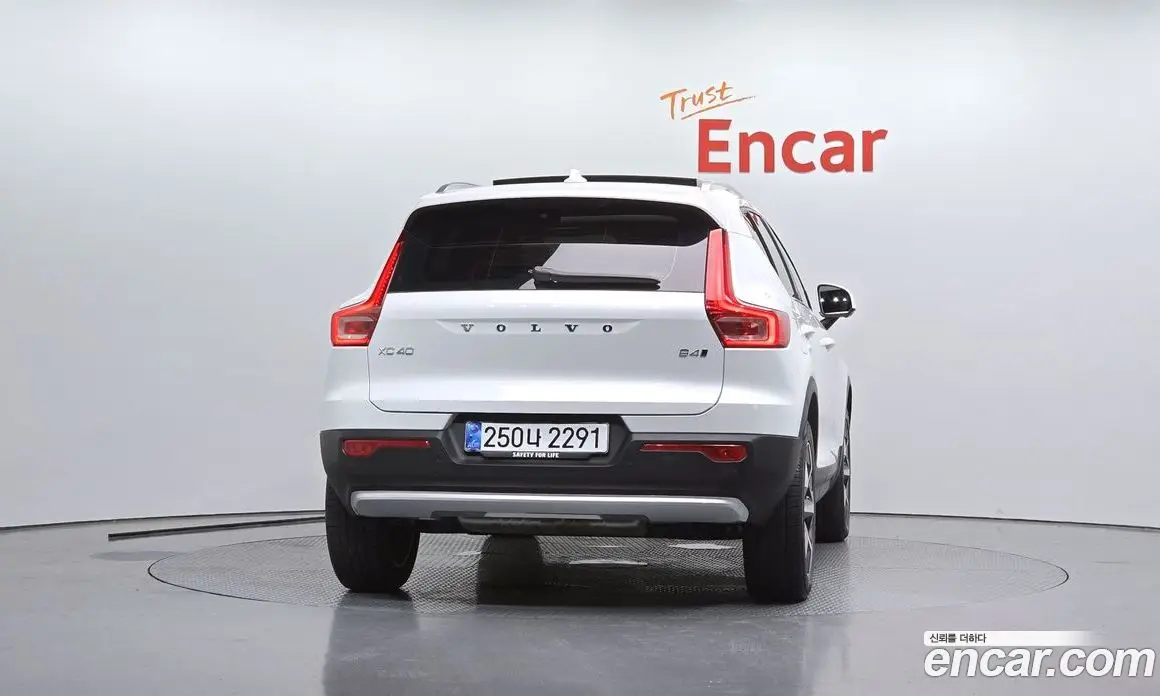 Volvo XC40 2024 2.0 автомат (гидро), фото 4 Volvo XC40 2024 2.0 автомат (гидро), фото 4