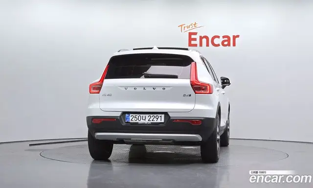 Volvo XC40 2024 2.0 автомат (гидро), миниатюра 4 Volvo XC40 2024 2.0 автомат (гидро), миниатюра 4