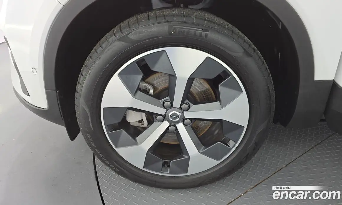 Volvo XC40 2024 2.0 автомат (гидро), фото 5 Volvo XC40 2024 2.0 автомат (гидро), фото 5