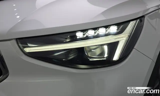 Volvo XC40 2024 2.0 автомат (гидро), миниатюра 8 Volvo XC40 2024 2.0 автомат (гидро), миниатюра 8