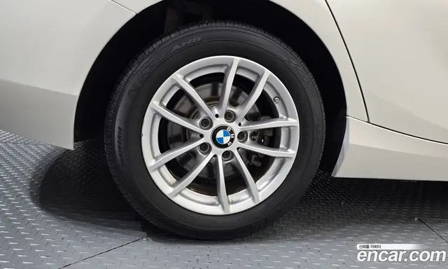 BMW 1 серия 2018 2.0 автомат (гидро), миниатюра 5
