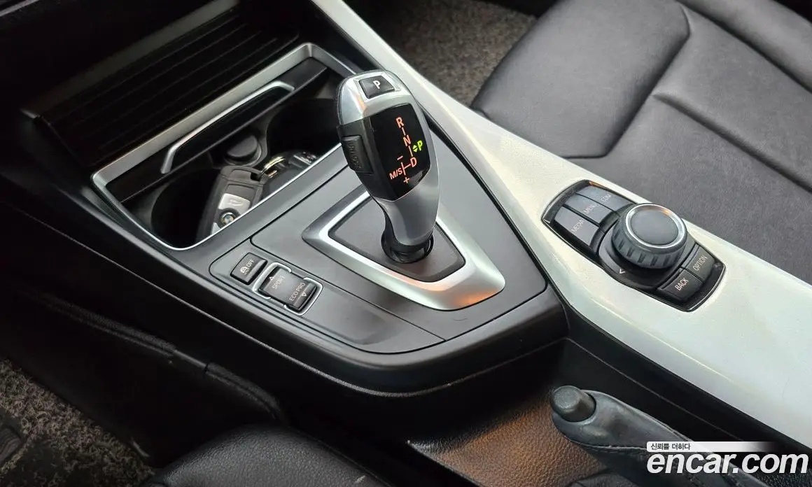 BMW 1 серия 2018 2.0 автомат (гидро), фото 9