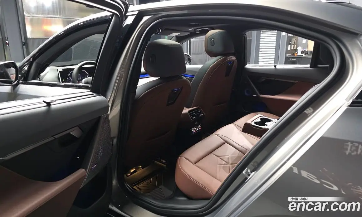 BMW 5 серия 2025 2.0 автомат (гидро), фото 16 BMW 5 серия 2025 2.0 автомат (гидро), фото 16