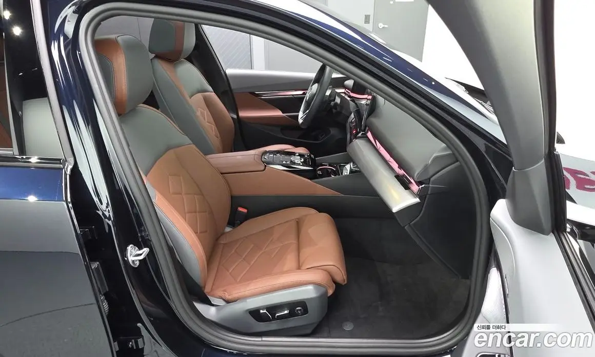 BMW 5 серия 2025 2.0 автомат (гидро), фото 16