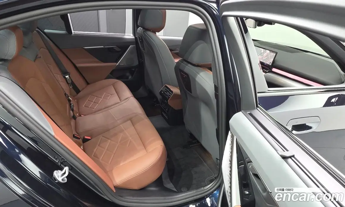 BMW 5 серия 2025 2.0 автомат (гидро), фото 17