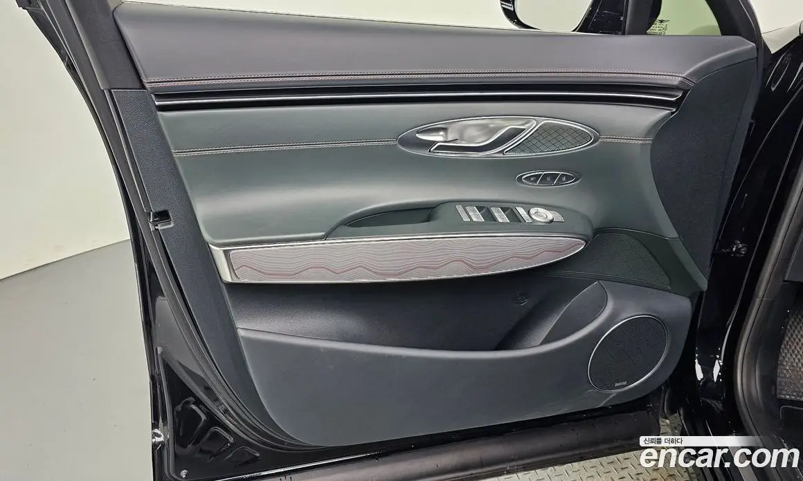 Genesis GV70 2021 2.5 автомат (гидро), фото 13 Genesis GV70 2021 2.5 автомат (гидро), фото 13
