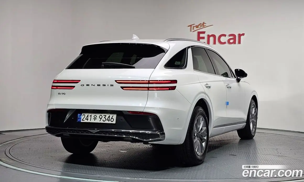 Genesis GV70 2024 2.5 автомат (гидро), фото 2 Genesis GV70 2024 2.5 автомат (гидро), фото 2