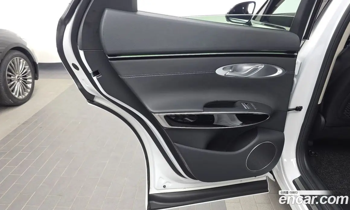 Genesis GV70 2024 2.5 автомат (гидро), фото 15 Genesis GV70 2024 2.5 автомат (гидро), фото 15