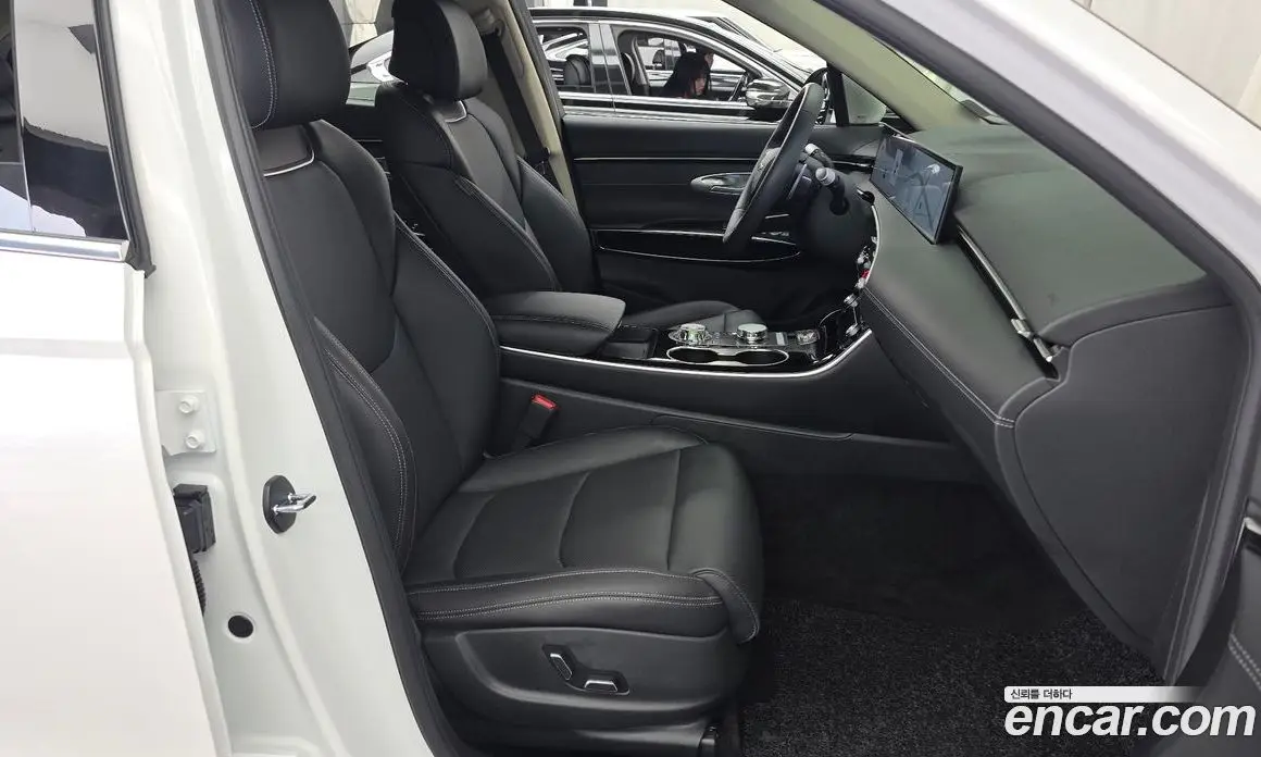 Genesis GV70 2024 2.5 автомат (гидро), фото 17 Genesis GV70 2024 2.5 автомат (гидро), фото 17