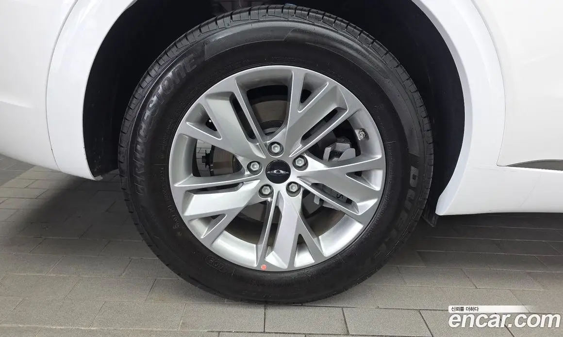 Genesis GV70 2024 2.5 автомат (гидро), фото 5 Genesis GV70 2024 2.5 автомат (гидро), фото 5