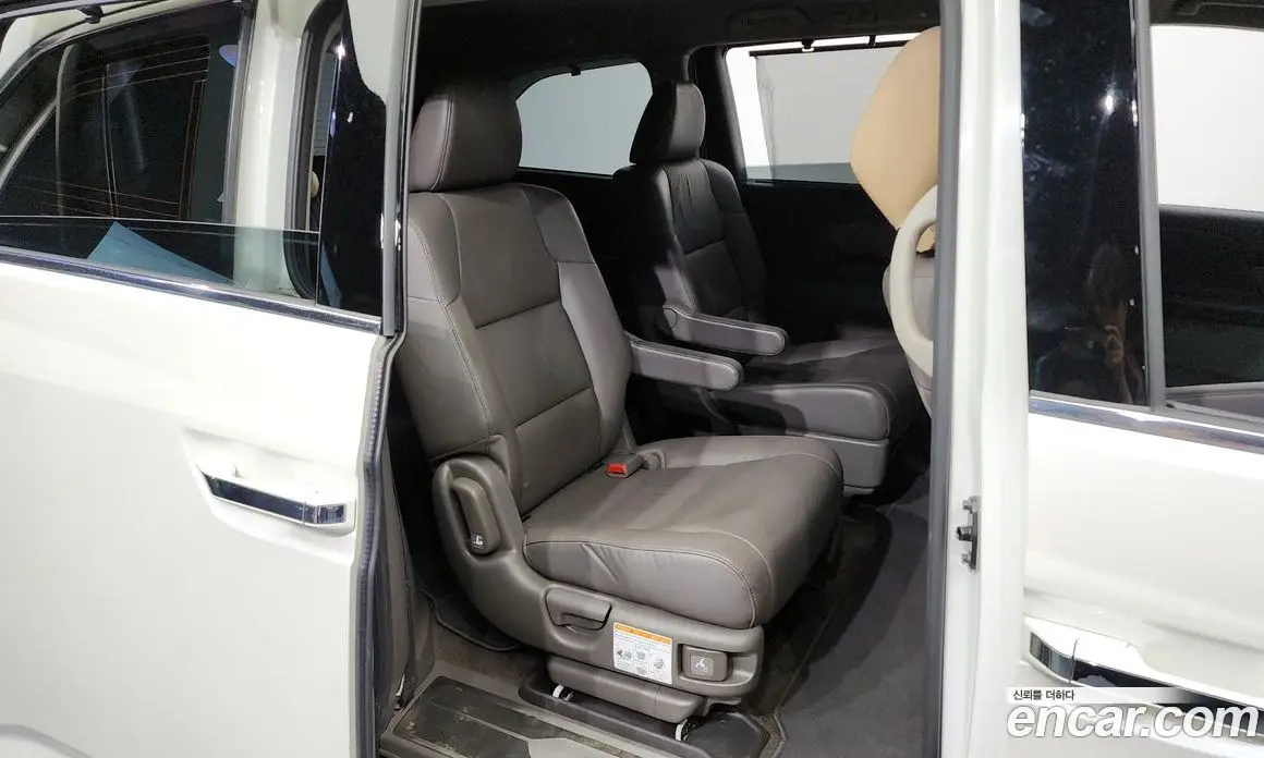 Honda Odyssey 2013 3.5 автомат (гидро), фото 12 Honda Odyssey 2013 3.5 автомат (гидро), фото 12