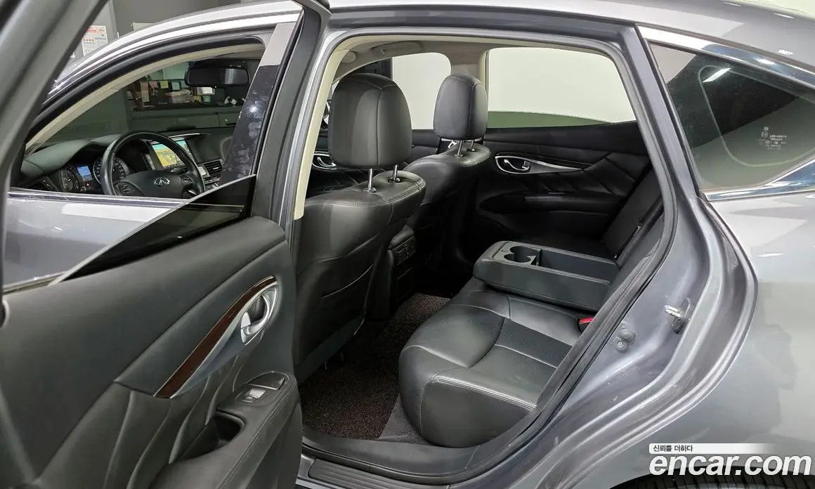 Infiniti Q70 2016 3.7 автомат (гидро), фото 11 Infiniti Q70 2016 3.7 автомат (гидро), фото 11