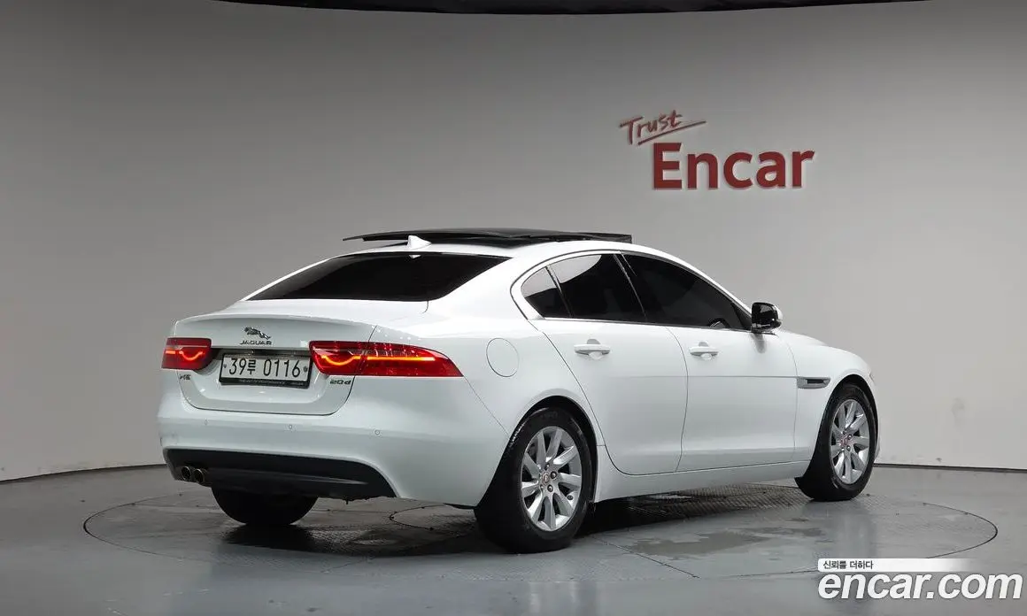 Jaguar XE 2015 2.0 автомат (гидро), фото 1 Jaguar XE 2015 2.0 автомат (гидро), фото 1