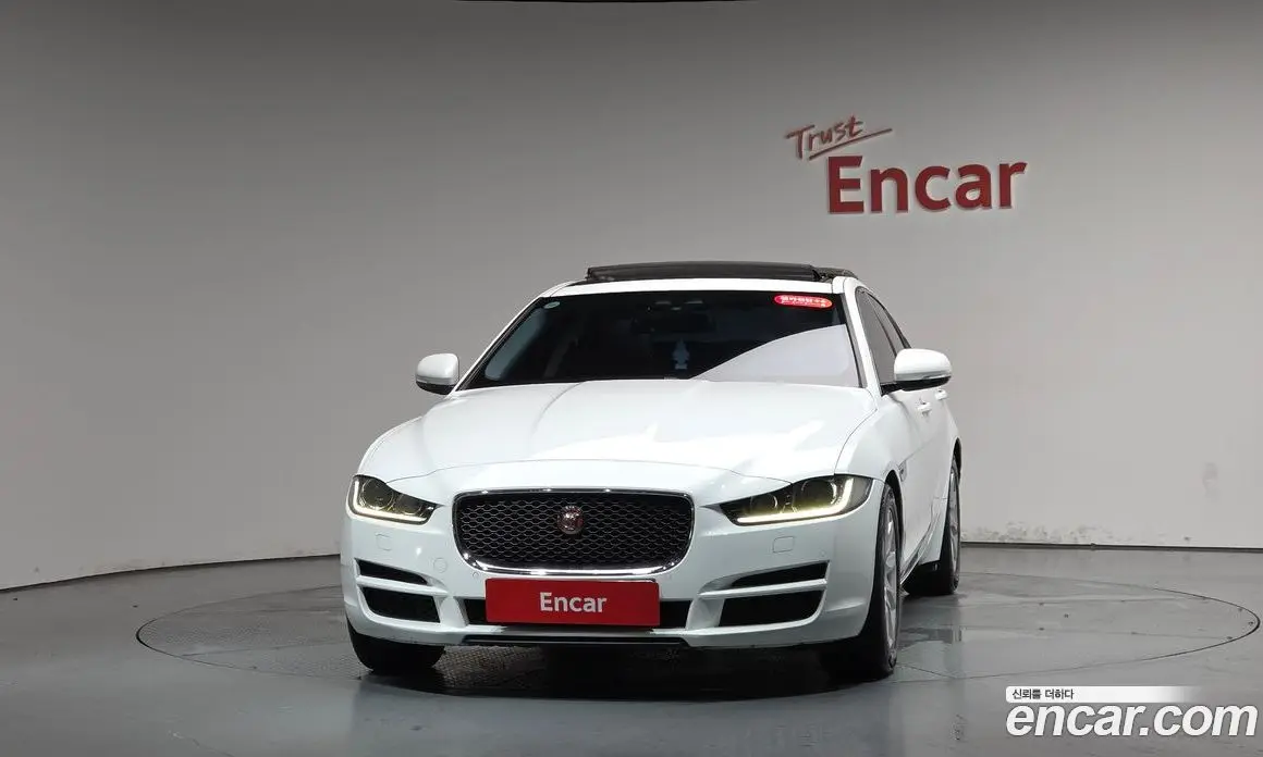 Jaguar XE 2015 2.0 автомат (гидро), фото 2 Jaguar XE 2015 2.0 автомат (гидро), фото 2