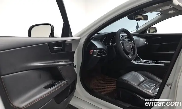 Jaguar XE 2015 2.0 автомат (гидро), миниатюра 12