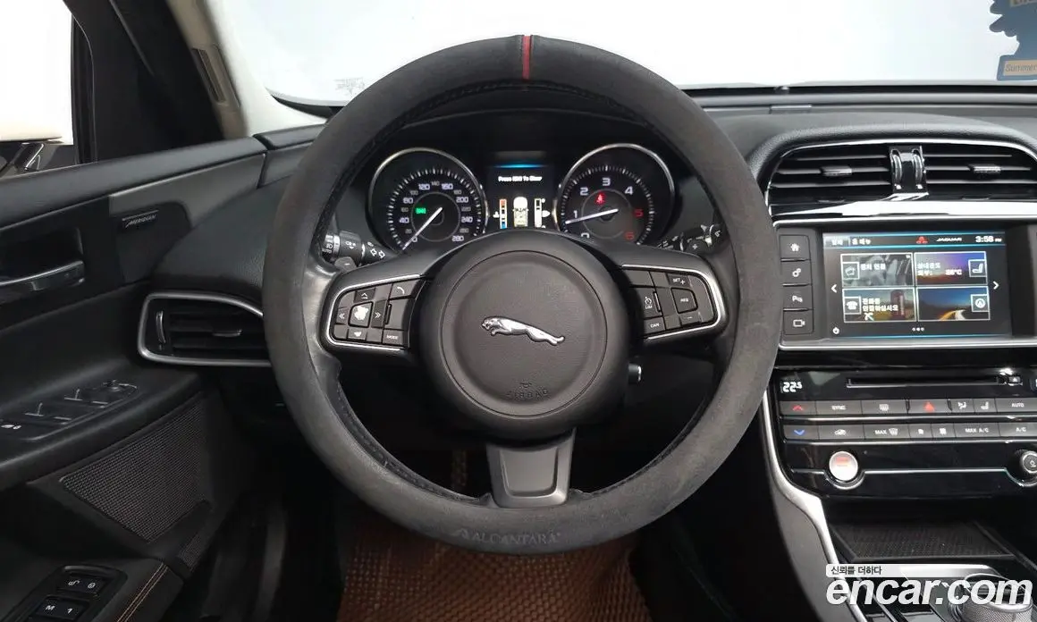 Jaguar XE 2015 2.0 автомат (гидро), фото 17 Jaguar XE 2015 2.0 автомат (гидро), фото 17