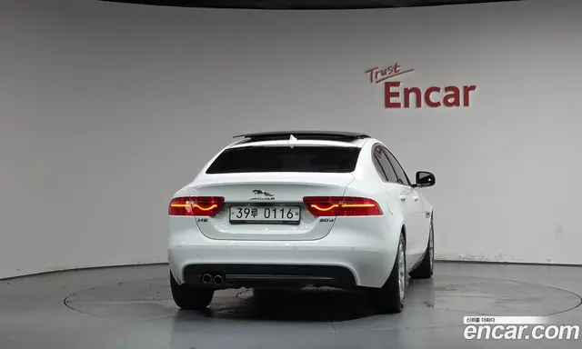 Jaguar XE 2015 2.0 автомат (гидро), миниатюра 3 Jaguar XE 2015 2.0 автомат (гидро), миниатюра 3