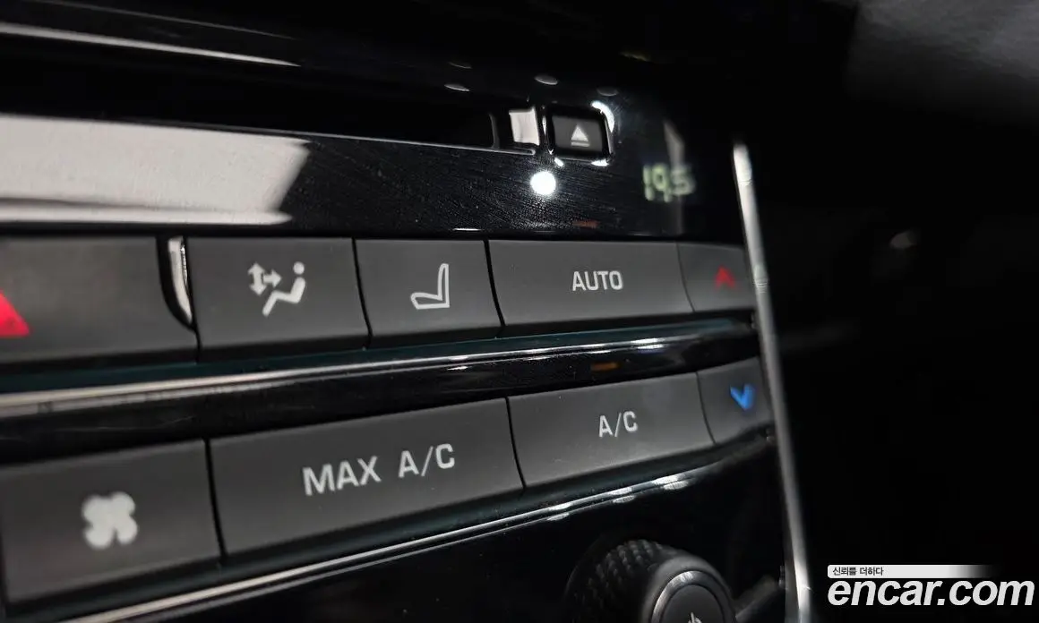 Jaguar XE 2015 2.0 автомат (гидро), фото 29 Jaguar XE 2015 2.0 автомат (гидро), фото 29