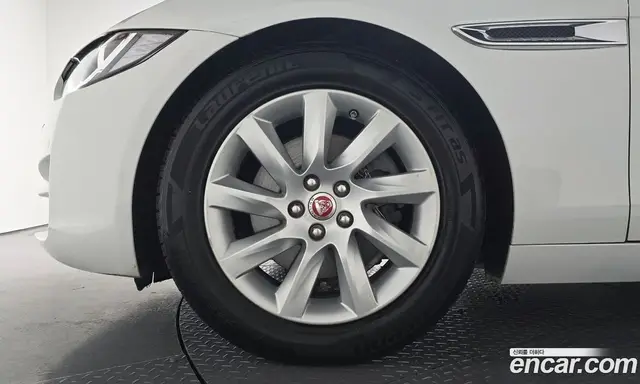 Jaguar XE 2015 2.0 автомат (гидро), миниатюра 4 Jaguar XE 2015 2.0 автомат (гидро), миниатюра 4