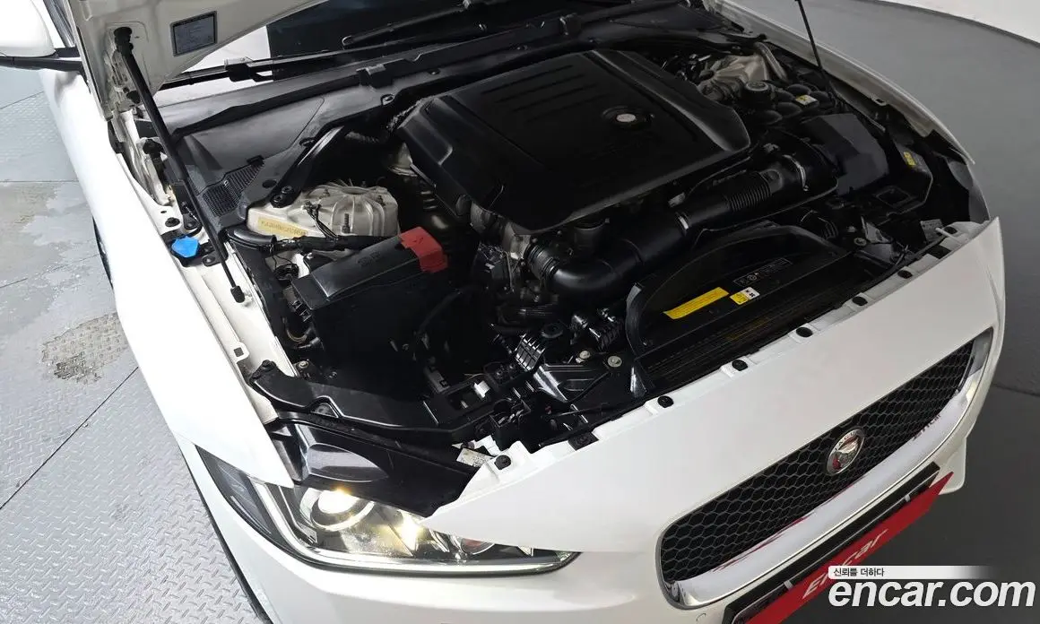 Jaguar XE 2015 2.0 автомат (гидро), фото 5 Jaguar XE 2015 2.0 автомат (гидро), фото 5