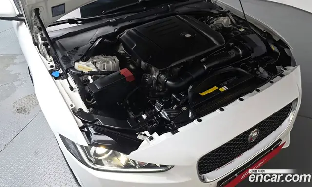 Jaguar XE 2015 2.0 автомат (гидро), миниатюра 5 Jaguar XE 2015 2.0 автомат (гидро), миниатюра 5