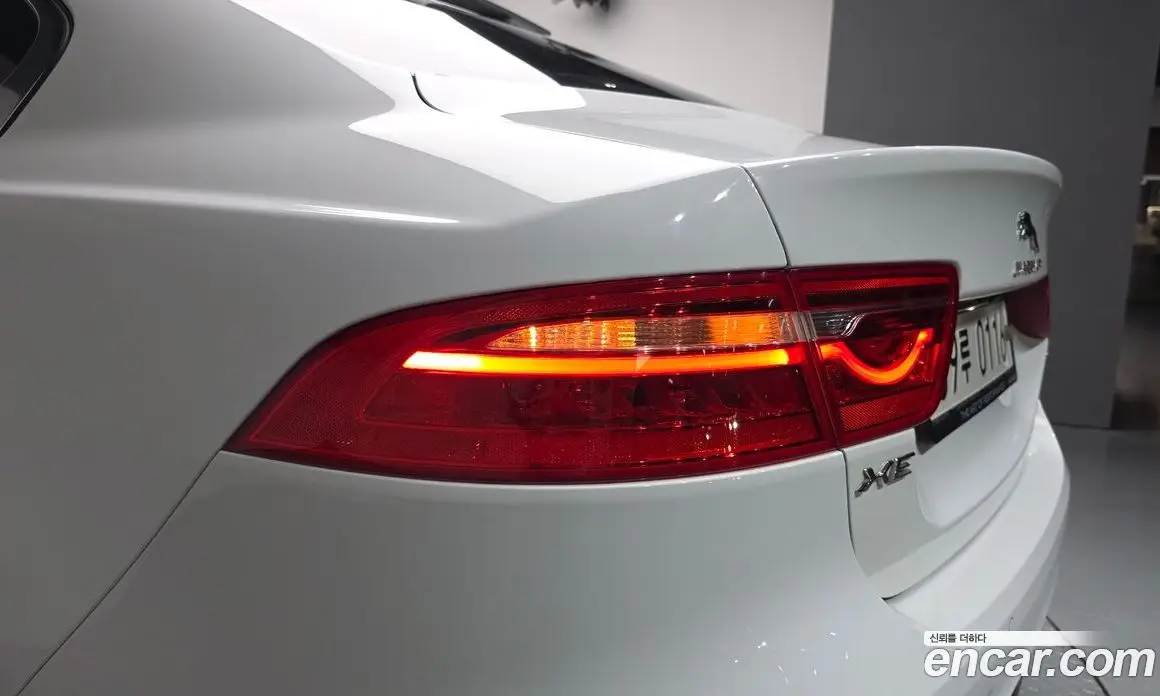 Jaguar XE 2015 2.0 автомат (гидро), фото 8 Jaguar XE 2015 2.0 автомат (гидро), фото 8
