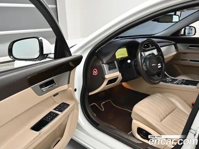 Jaguar XF 2016 3.0 автомат (гидро), миниатюра 11 Jaguar XF 2016 3.0 автомат (гидро), миниатюра 11