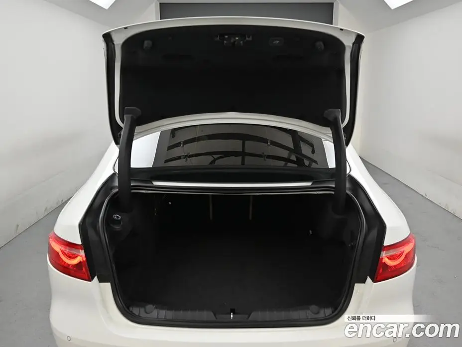 Jaguar XF 2016 3.0 автомат (гидро), фото 19 Jaguar XF 2016 3.0 автомат (гидро), фото 19