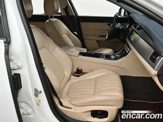 Jaguar XF 2016 3.0 автомат (гидро), миниатюра 10 Jaguar XF 2016 3.0 автомат (гидро), миниатюра 10