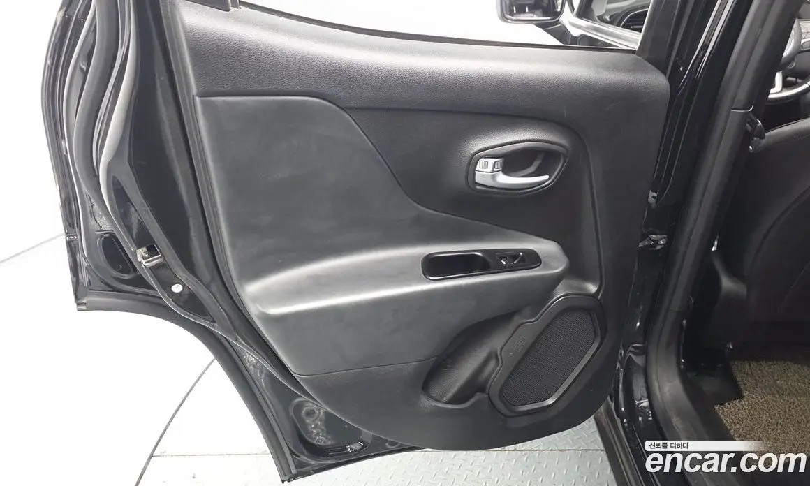 Jeep Renegade 2021 2.4 автомат (гидро), фото 14 Jeep Renegade 2021 2.4 автомат (гидро), фото 14