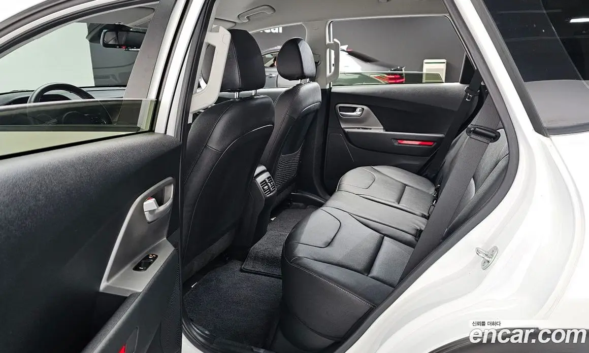 Kia Niro 2023 0.2 автомат (гидро), фото 11 Kia Niro 2023 0.2 автомат (гидро), фото 11