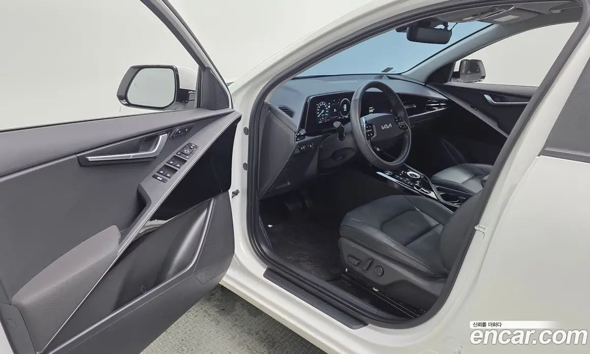 Kia Niro 2023 0.2 автомат (гидро), фото 10 Kia Niro 2023 0.2 автомат (гидро), фото 10