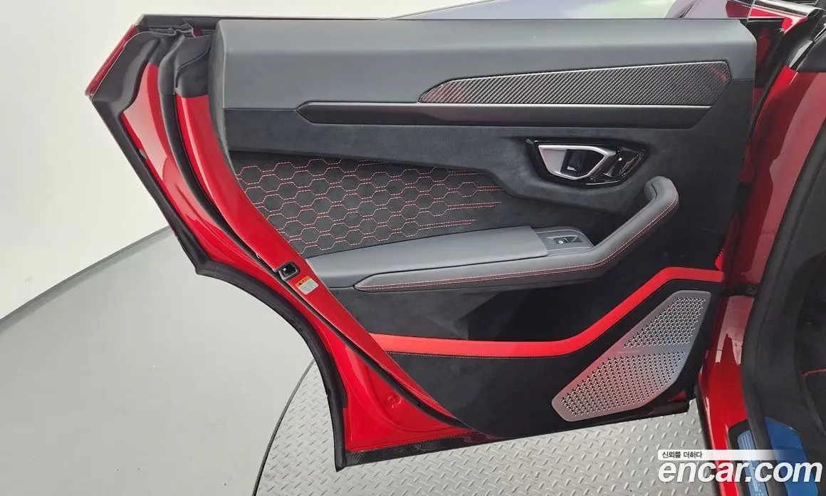 Lamborghini Urus 2023 4.0 автомат (гидро), фото 15 Lamborghini Urus 2023 4.0 автомат (гидро), фото 15