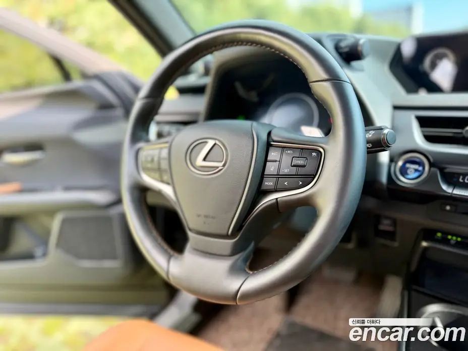 Lexus UX 2022 0.2 автомат (гидро), фото 13