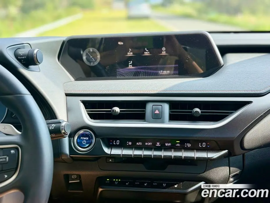Lexus UX 2022 0.2 автомат (гидро), фото 16