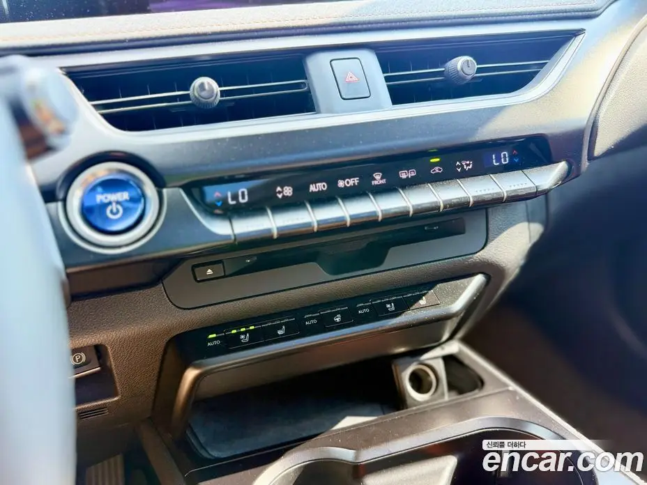 Lexus UX 2022 0.2 автомат (гидро), фото 18