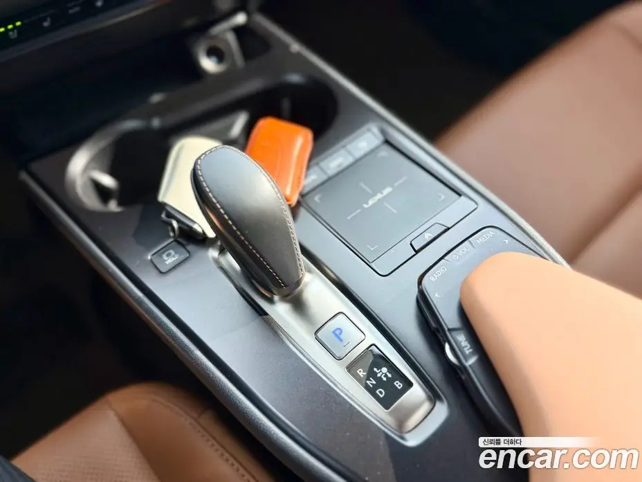 Lexus UX 2022 0.2 автомат (гидро), фото 19