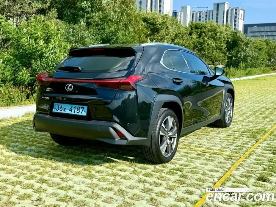 Lexus UX 2022 0.2 автомат (гидро), фото 4