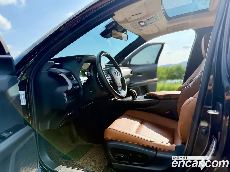 Lexus UX 2022 0.2 автомат (гидро), фото 9