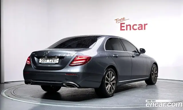 Mercedes-Benz E-Class 2018 2.0 автомат (гидро), миниатюра 2