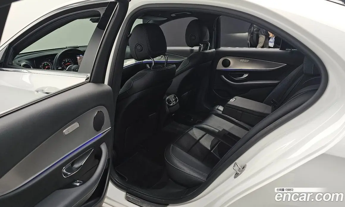 Mercedes-Benz E-Class 2018 2.0 автомат (гидро), фото 17 Mercedes-Benz E-Class 2018 2.0 автомат (гидро), фото 17