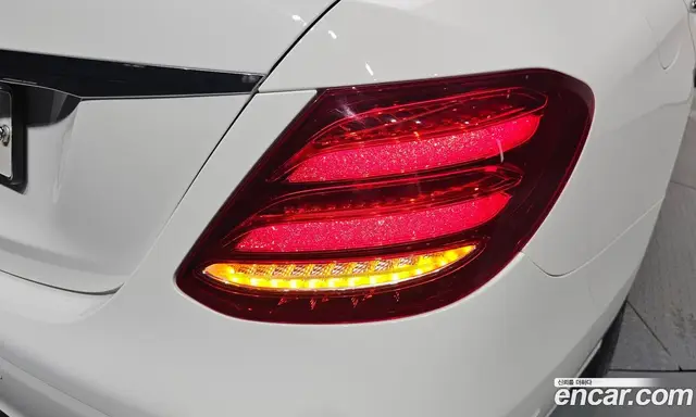 Mercedes-Benz E-Class 2018 2.0 автомат (гидро), миниатюра 8 Mercedes-Benz E-Class 2018 2.0 автомат (гидро), миниатюра 8