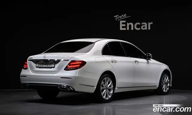 Mercedes-Benz E-Class 2019 1.9 автомат (гидро), миниатюра 2