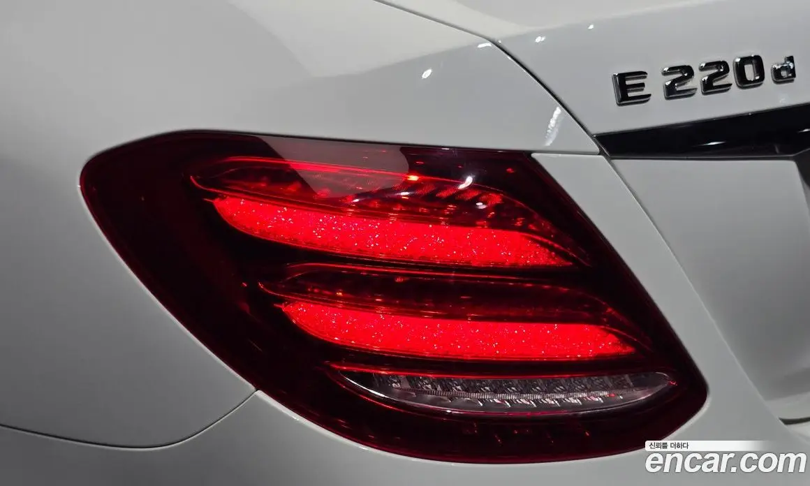 Mercedes-Benz E-Class 2019 1.9 автомат (гидро), фото 9