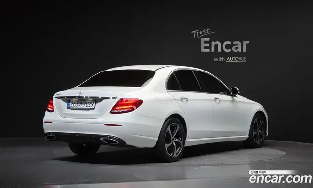Mercedes-Benz E-Class 2020 2.0 автомат (гидро), миниатюра 2