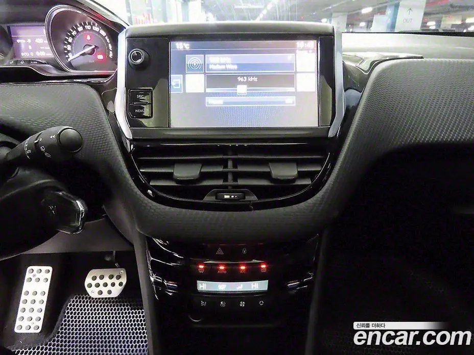 Peugeot 2008 2015 1.6 автомат (робот), фото 11