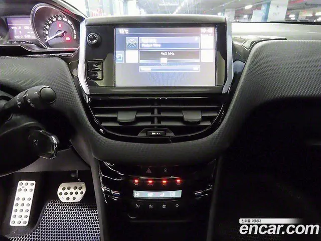 Peugeot 2008 2015 1.6 автомат (робот), миниатюра 11