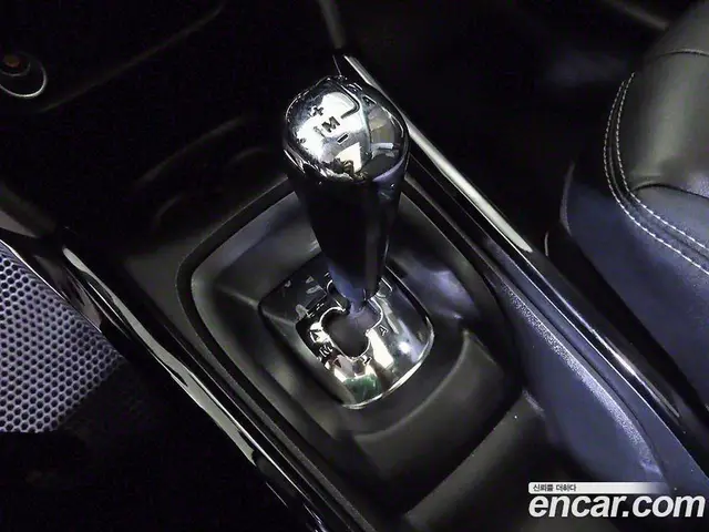 Peugeot 2008 2015 1.6 автомат (робот), миниатюра 12