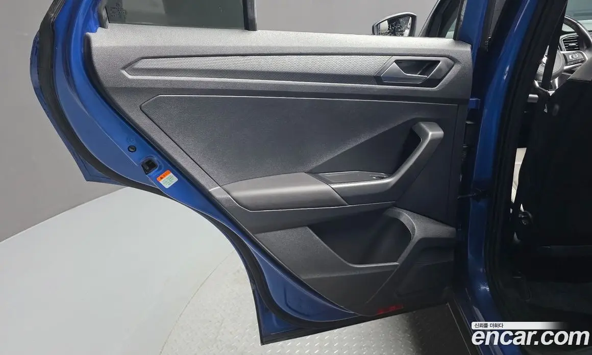 Volkswagen T-Roc 2022 2.0 автомат (гидро), фото 15 Volkswagen T-Roc 2022 2.0 автомат (гидро), фото 15